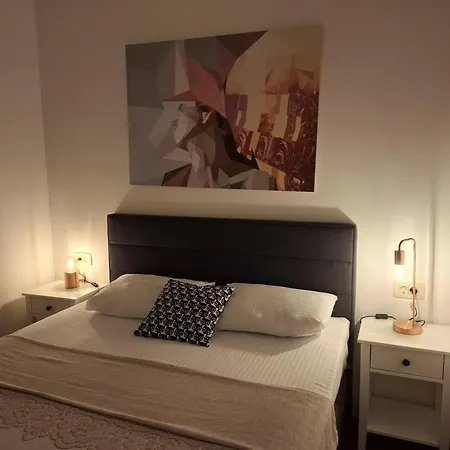 Appartamento Cozy In Center With Mountain Views Budua