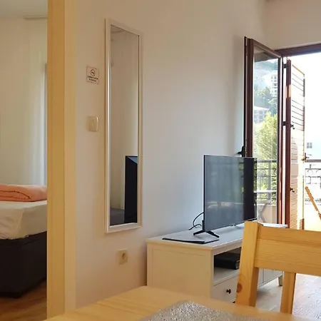 Cozy In Center With Mountain Views Appartamento *