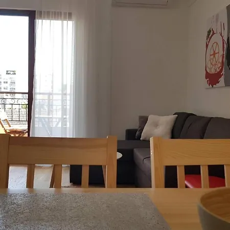 Cozy In Center With Mountain Views Appartamento