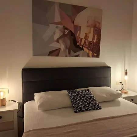 Cozy In Center With Mountain Views * Budua