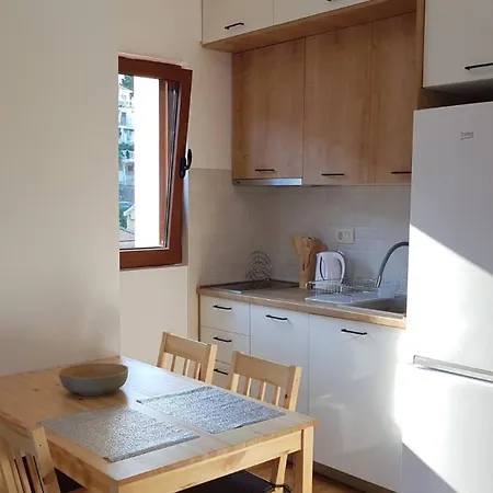 Cozy In Center With Mountain Views Appartamento *